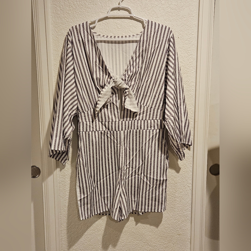 Super Cute Striped V-Neck Tie-Front Women's Romper with Shorts Size small